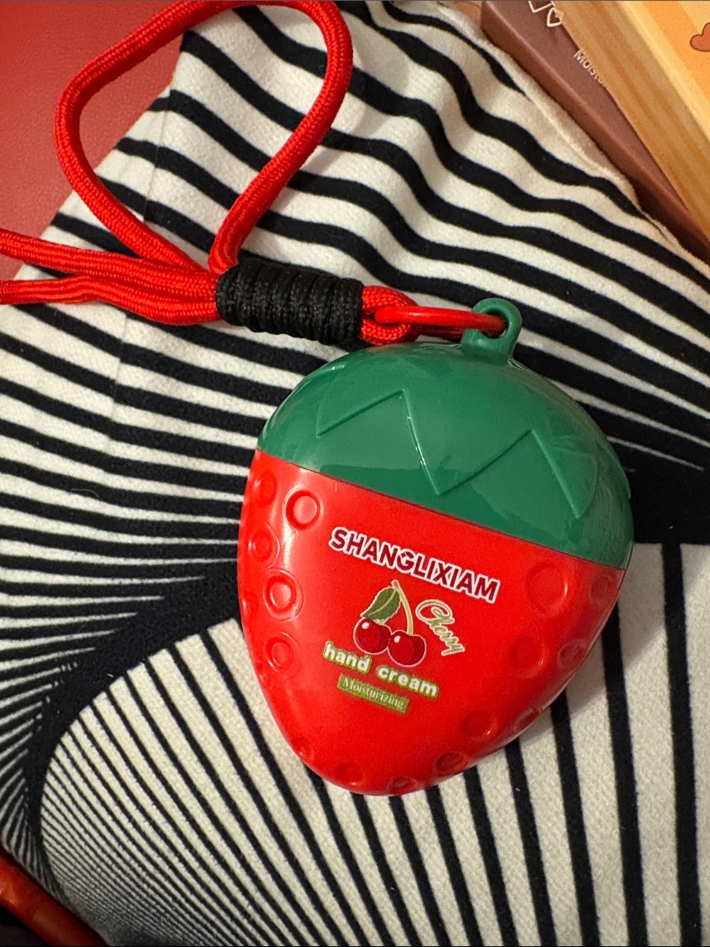Cherry Hand Cream - Moisturizing Nourishing (Red, Green) - Picture 1 of 2